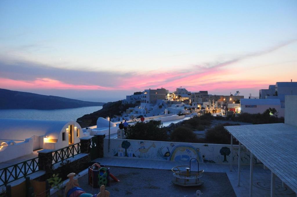 Sunset over Oía village and the Caldera